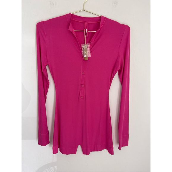 SKIMS Soft Lounge Button Up Hensley Ribbed Hot Pink Romper Size Medium NWT